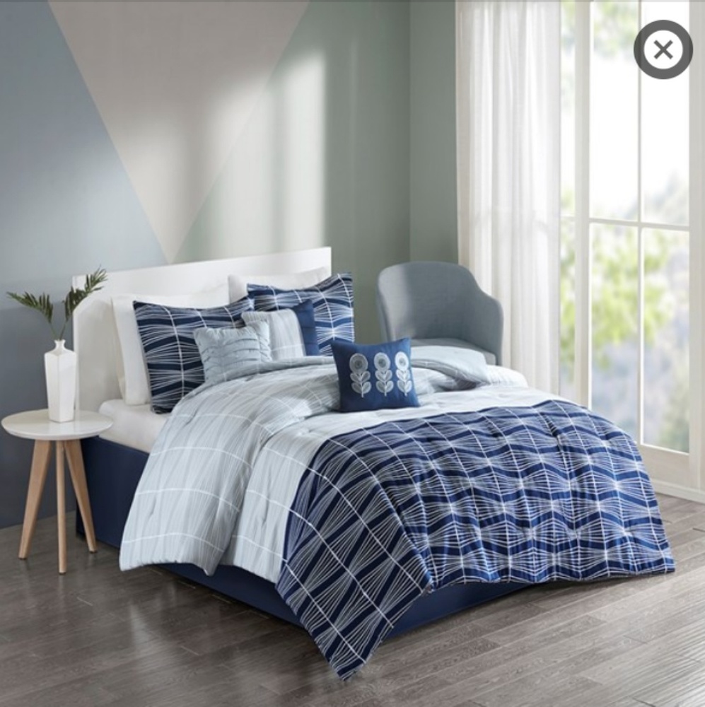 Brand new Madison Park Essentials Bedding set